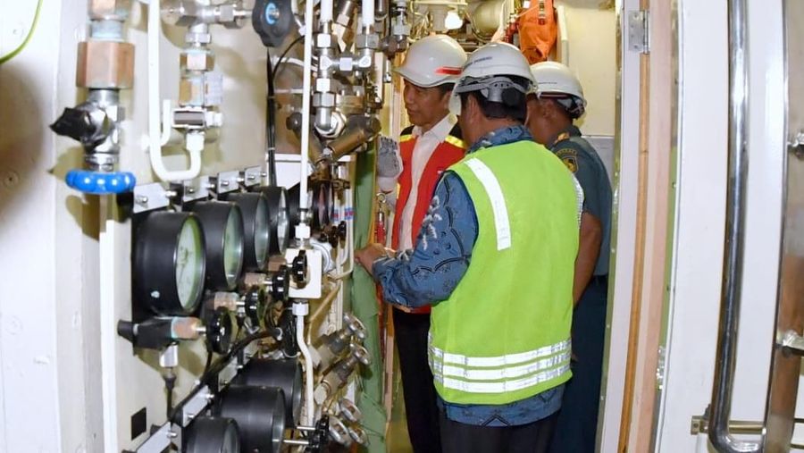 Kapal Selam Alugoro-405 menjadi perhatian Presiden Jokowi.