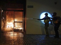 Tolak Karantina Corona, Warga Hong Kong Lempar Bom Molotov