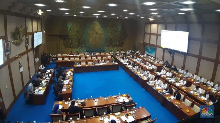 Rapat Dengar Pendapat (RDP) Komisi VII DPR RI dengan Kementerian Energi dan Sumber Daya Mineral (ESDM). (CNBC Indonesia/Anisatul Umah)