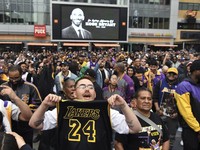 LA Berduka, Fans Kobe Bryant Menyemut di Jalanan