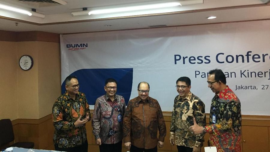 Perusahaan akan mengikuti keputusan yang telah dikeluarkan pemerintah sebagai pijakan hukum dalam menjalankan perusahaan.