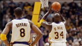 Kobe Bryant dan Shaquille O'Neal pisah jalan di tahun 2004. O'Neal memutuskan pindah ke Miami Heat. (Photo by Lisa Blumenfeld/Getty Images)