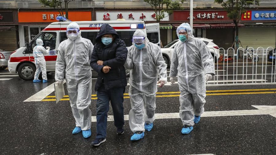 Kasus positif corona di China tembus 7000-an, sementara korban tewas bertambah menjadi 170 orang.