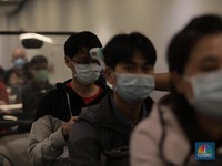 Cegah Corona, BNPB Terbangkan 10 Ribu Masker ke WNI di China