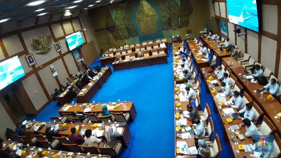 PT PLN (Persero) akan mengkonversi 52 pembangkit BBM ke gas, bisa efisiensi perusahaan sampai Rp 4 triliun 