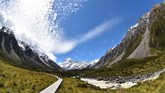 Berkeliling dengan camper-van memberi keleluasaan berwisata sekaligus beristirahat. (Malcolm Foster via AP)
