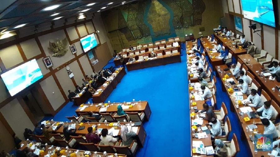 Dirut PLN sebut mobil listrik keniscayaan untuk tekan impor BBM bagi Indonesia.