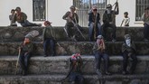Desa Ayahualtempa di kaki bukit menjadi salah satu lokasi pelatihan menggunakan senjata api bagi anak-anak berusia lima sampai 15 tahun. (Pedro PARDO/AFP)