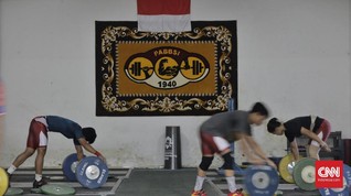FOTO: Tim Angkat Besi Indonesia Bersiap Menuju Olimpiade