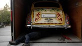 Rolls-Royce Phantom V limousine milik John Lennon ini masih terjaga kondisinya hingga menarik perhatian sejumlah kolektor otomotif dunia. (Chad Hipolito/The Canadian Press via AP)