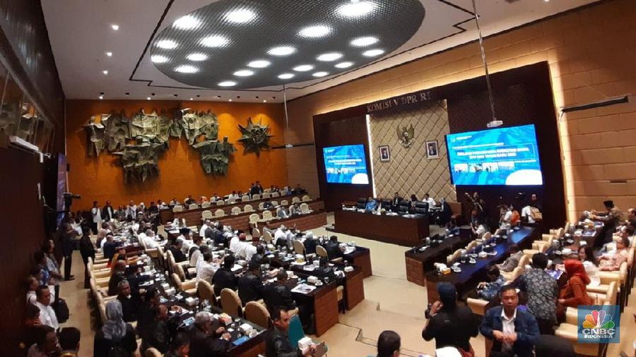 Di pertengahan rapat berlangsung diputuskan menjadi tertutup atas permintaan dari pihak parlemen dan Asabri.