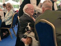 Aw..aw Imutnya Gaya Presiden Irlandia & Anjing Kesayangan