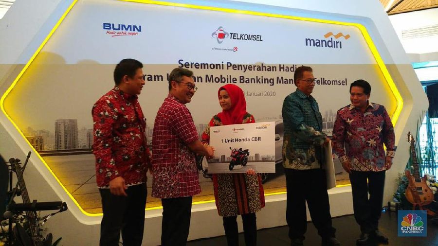 PT Bank Mandiri Tbk (BMRI) mengaku lebih senang menjalin kerjasama transaksi pembayaran dengan PT Fintek Karya Nusantara (Finarya) atau LinkAja.