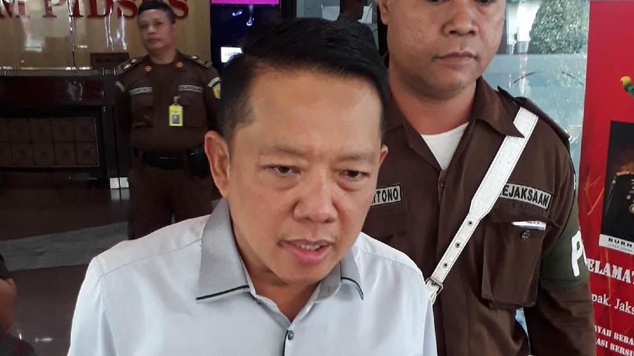 Kejagung memeriksa empat orang saksi demi penggalian informasi dalam kasus dugaan korupsi mega skandal PT Asuransi Jiwasraya (Persero).