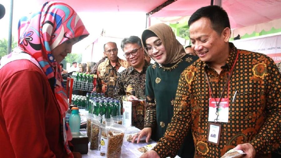BNI Kembali Salurkan Bansos Hingga KUR Graduasi KPM Tahun 2020 (Dok: BNI)