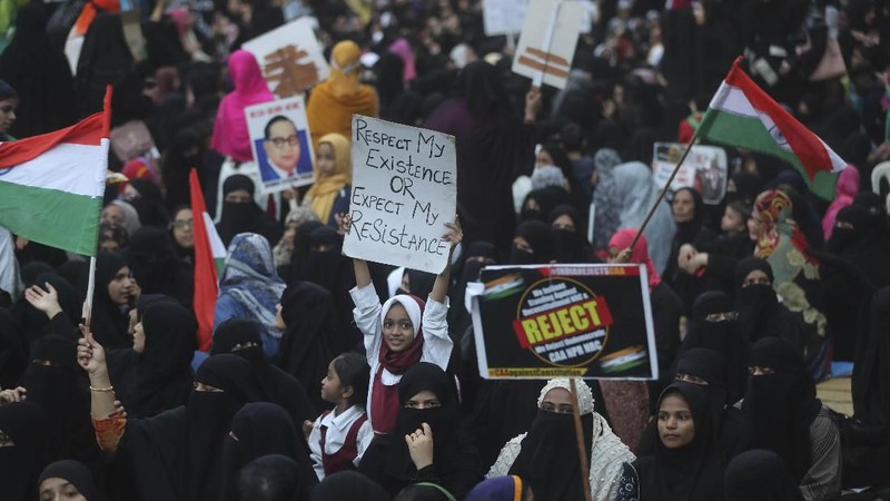 Demonstran di India telah menuntut pencabutan undang-undang kewarganegaraan makin memanas. UU itu dinilai mendiskriminasi Muslim di India.