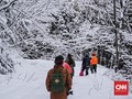 Mencari Jejak Binatang Liar di Gunung Salju Jepang