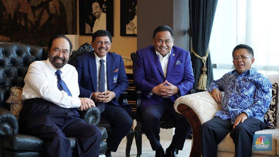 Turut hadir dalam pertemuan, yaitu Sekretaris Jenderal Nasdem yang juga Menteri Komunikasi dan Informatika Johnny Gerard Plate dan Sekjen DPP PKS Mustafa Kamal.