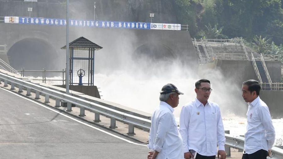 Terowongan Nanjung berdiameter 8 meter berada di kawasan Hulu Citarum di Curug Jompong untuk memperlancar aliran Sungai Citarum.