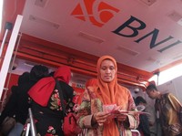 Deretan Bansos Triliunan yang Cair di April, Yuk Awasi!