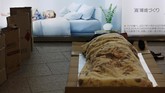 Pemindahan tunawisma diklaim sebagai upaya mensejahterakan dan mengeluarkan mereka dari jalanan dengan cara mencarikan pekerjaan serta tempat tinggal layak. (AP Photo/Jae C. Hong)