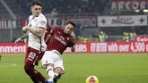 Dalam kondisi terdesak, Hakan Calhanoglu sukses menyamakan kedudukan menjadi 2-2 di menit ke-90. (AP Photo/Antonio Calanni)