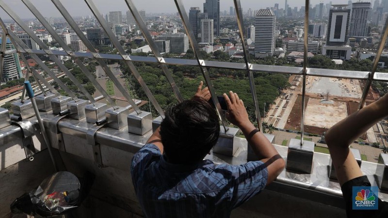 Pemprov DKI Jakarta dan DPRD DKI Jakarta sepakat menghentikan revitalisasi di kawasan Monas.