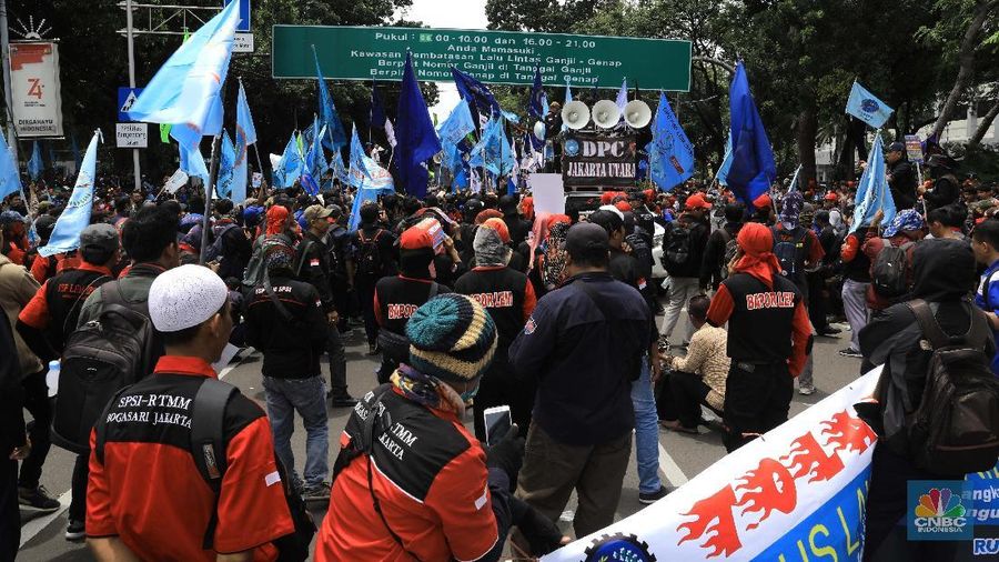 Pemerintah memang tidak melibatkan banyak pihak dalam membuat Rancangan Undang-Undang Ominbus Law Cipta Lapangan Kerja (Cilaka).