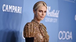 Charlize Theron Sindir Pernikahan Jeff Bezos, Berakhir Kena Boikot