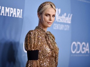 Charlize Theron Sindir Pernikahan Jeff Bezos, Berakhir Kena Boikot