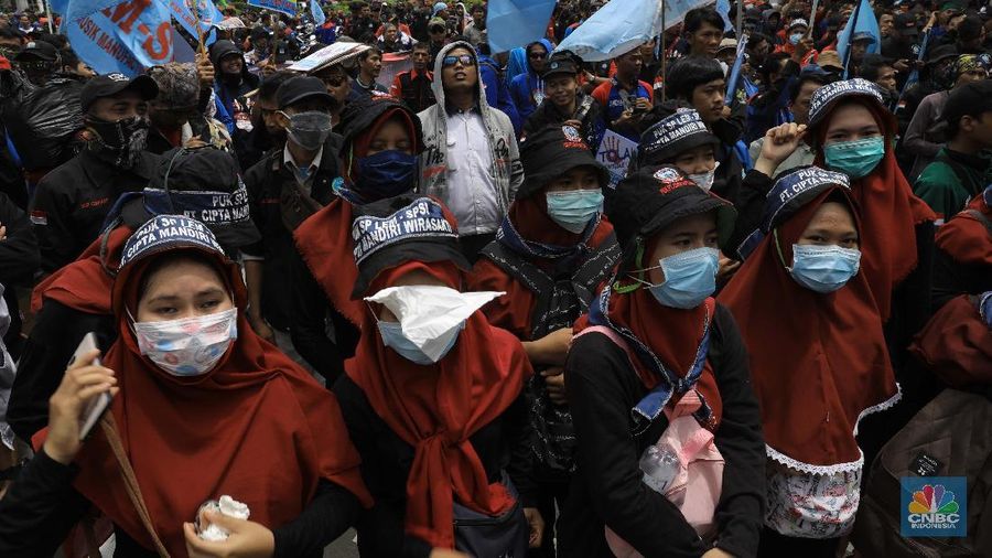 Isu sersoalan pesangon semakin liar, dulu sempat ada kabar akan dihapus, kini bakal dipangkas tapi ada pemberian kompensasi 'uang pemanis' buat buruh.