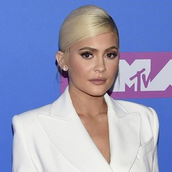 Forbes Coret Kylie Jenner dari Daftar Miliarder Muda, Kenapa?