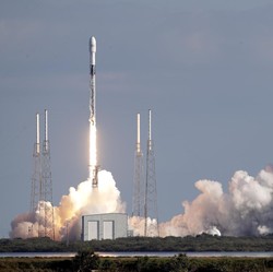 China Diimbau Buat Senjata Penghancur Satelit Elon Musk