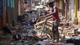 Warga setempat mengatakan banjir yang terjadi kali ini merupakan yang terburuk. (Photo by DOUGLAS MAGNO / AFP)