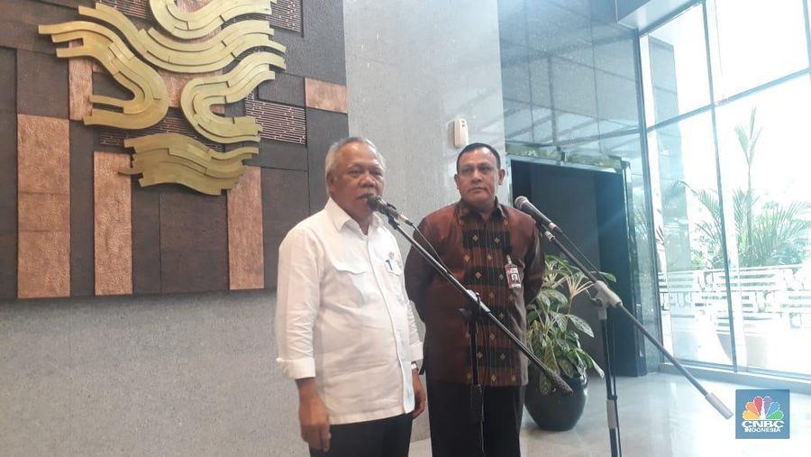 Rombongan KPK dipimpin langsung oleh Ketua KPK Komisaris Jenderal Polisi Firli Bahuri.
