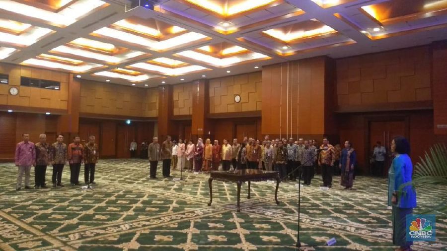 Saat memberikan sambutan, Sri Mulyani percaya ketiga staf ahli itu akan melaksanakan tugas sesuai tanggung jawab yang diberikan.