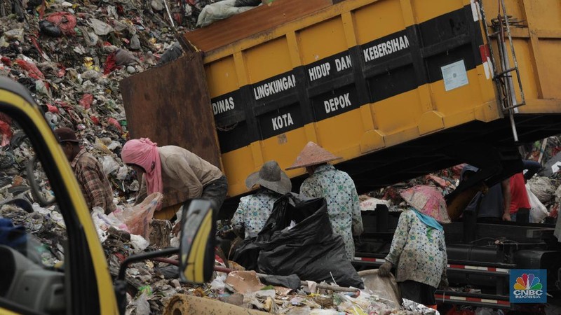 Saat ini untuk mengurangi bau tidak sedap dan mengurangi gas metan yang ditimbulkan sampah, TPA ini sebagian ditutupi oleh plastik berbahan singkong.