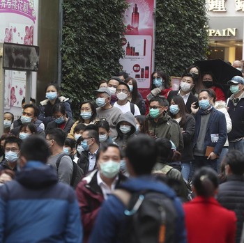 Penampakan Warga Hong Kong Berburu Masker Demi Hindari Corona