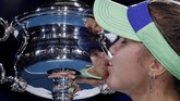 Sofia Kenin mampu memastikan gelar juara Australia Open dengan skor 6-2. (AP Photo/Lee Jin-man)