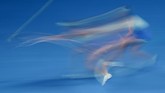 Sofia Kenin berhasil mengatasi tekanan dan akhirnya memaksakan terjadinya rubber set dengan kemenangan 6-2. (AP Photo/Andy Wong)