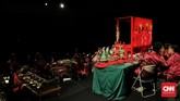 Beda nasib dengan wayang kulit atau wayang golek, dalang wayang potehi kini menurun drastis. Dalang wayang potehi yang siap pentas berjumlah kurang dari 10 orang di Indonesia. (CNN Indonesia/ Adhi Wicaksono)