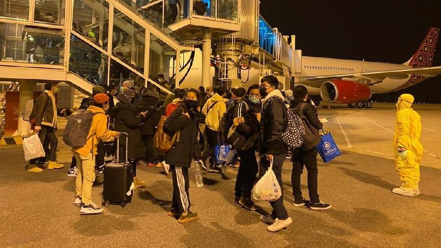 Menteri Luar Negeri Retno Marsudi memastikan bahwa pesawat yang membawa ratusan WNI sudah tiba di Batam.
