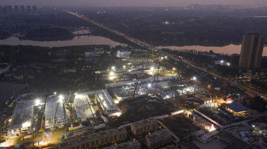 Rumah sakit yang mulai groundbreaking sejak 24 Januari 2020 itu ditargetkan dapat selesai pada 3 Februari 2020 dan bisa menerima pasien saat itu.