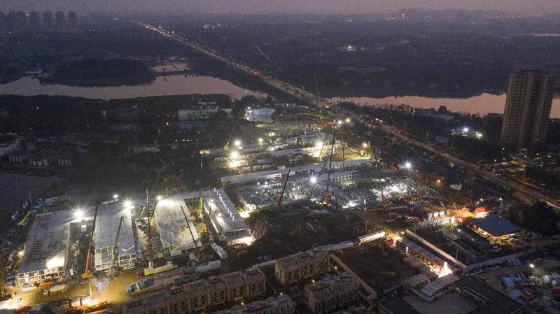 Rumah sakit yang mulai groundbreaking sejak 24 Januari 2020 itu ditargetkan dapat selesai pada 3 Februari 2020 dan bisa menerima pasien saat itu.