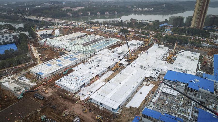 Rumah sakit yang mulai groundbreaking sejak 24 Januari 2020 itu ditargetkan dapat selesai pada 3 Februari 2020 dan bisa menerima pasien saat itu.