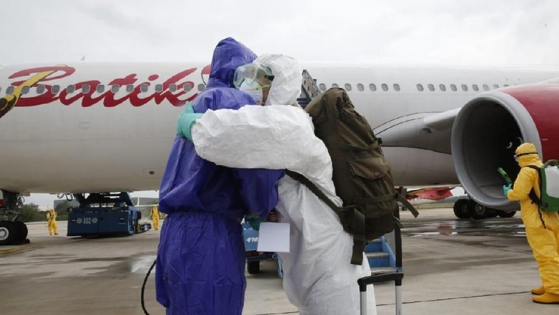 WNI akhirnya tiba di Batam Minggu (2/1/2020). Mereka sebelumnya diangkut dengan pesawat Batik Air dari Wuhan, China, karena merebaknya corona di negeri itu.