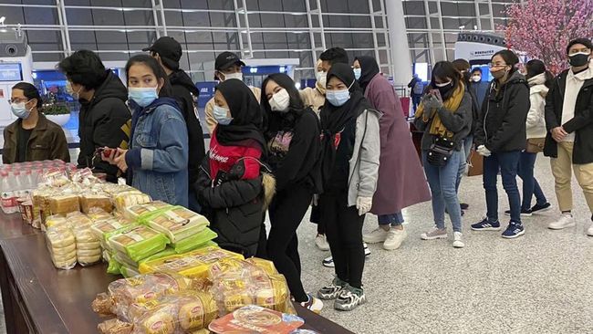 Gagal Ikut Evakuasi karena Demam, Tiga WNI di Wuhan Membaik