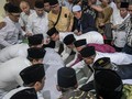 Jenazah Gus Sholah Disambut Doa Ribuan Santri di Tebuireng