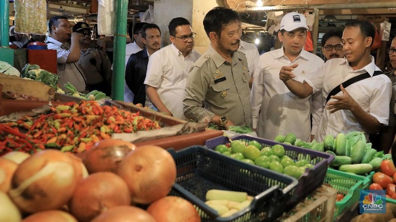 Menteri Perdagangan (Mendag) Agus Suparmanto dan Menteri Pertanian (Mentan) Syahrul Yasin Limpo melakukan sidak di Pasar Senen, Jakarta Pusat.