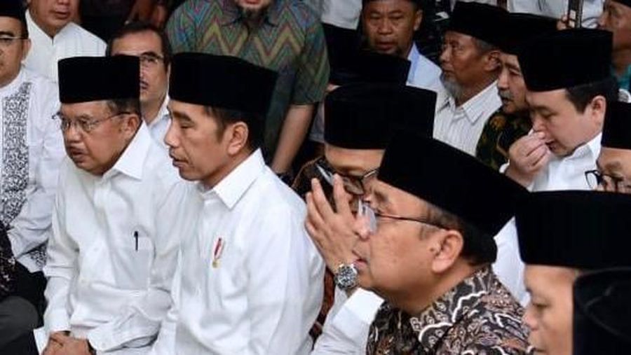 Presiden Jokowi Melayat Ke Rumah Duka Alm. Gus Sholah.